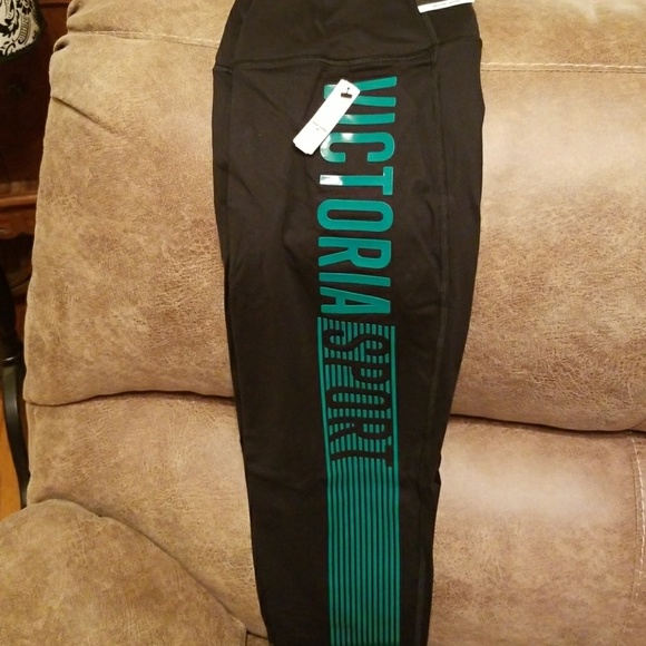 VICTORIA'S SECRET SPORT CAPRI - Picture 2 of 2